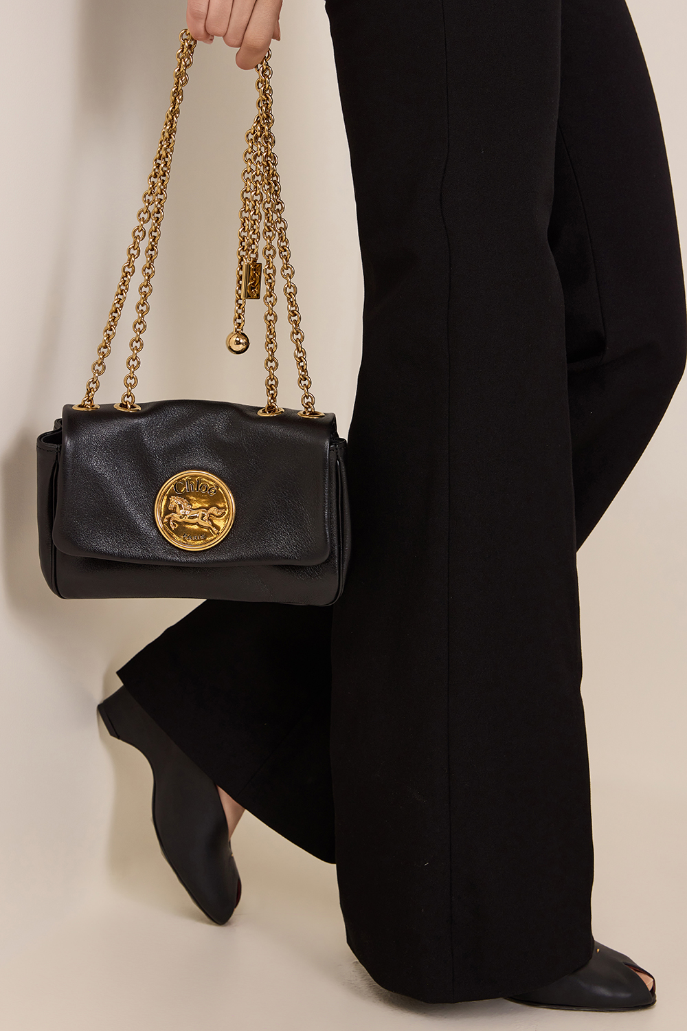 תמונת כל הלוק של תיק קרוסבודי סמול